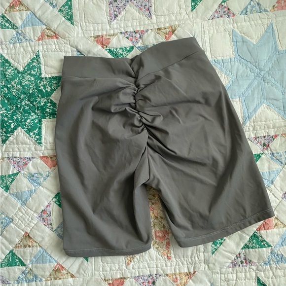 Naturyl Gray Spandex High Waisted Tummy Control Gym Biker Shorts Medium Fitted - Picture 4 of 5